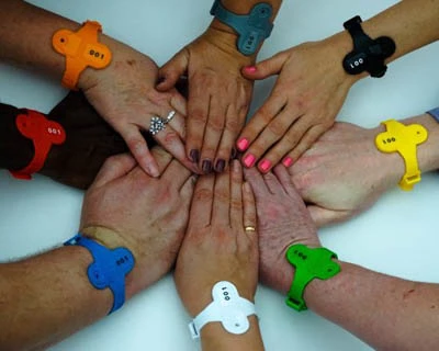 Chemical-resistant wristband materials tested in chlorinated swimming pool water
Specialised polymer formulations withstand years of chlorine exposure without degradation or colour loss