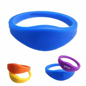 RFID silicone wristband with MIFARE chip for contactless locker access
RFID wristbands eliminate traditional keys entirely whilst providing enhanced security and user tracking capabilities