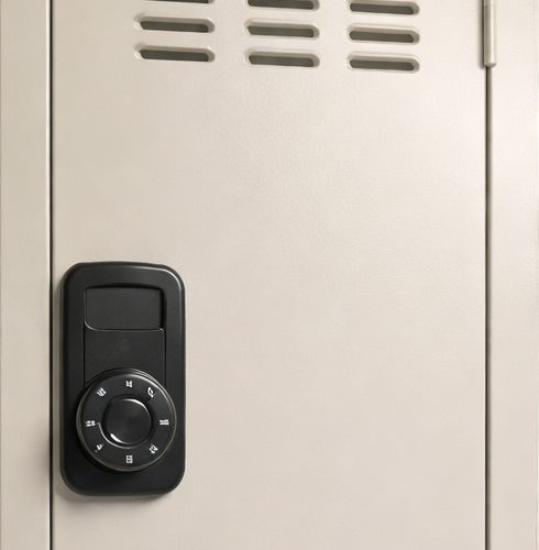 Lockers with ventilated doors